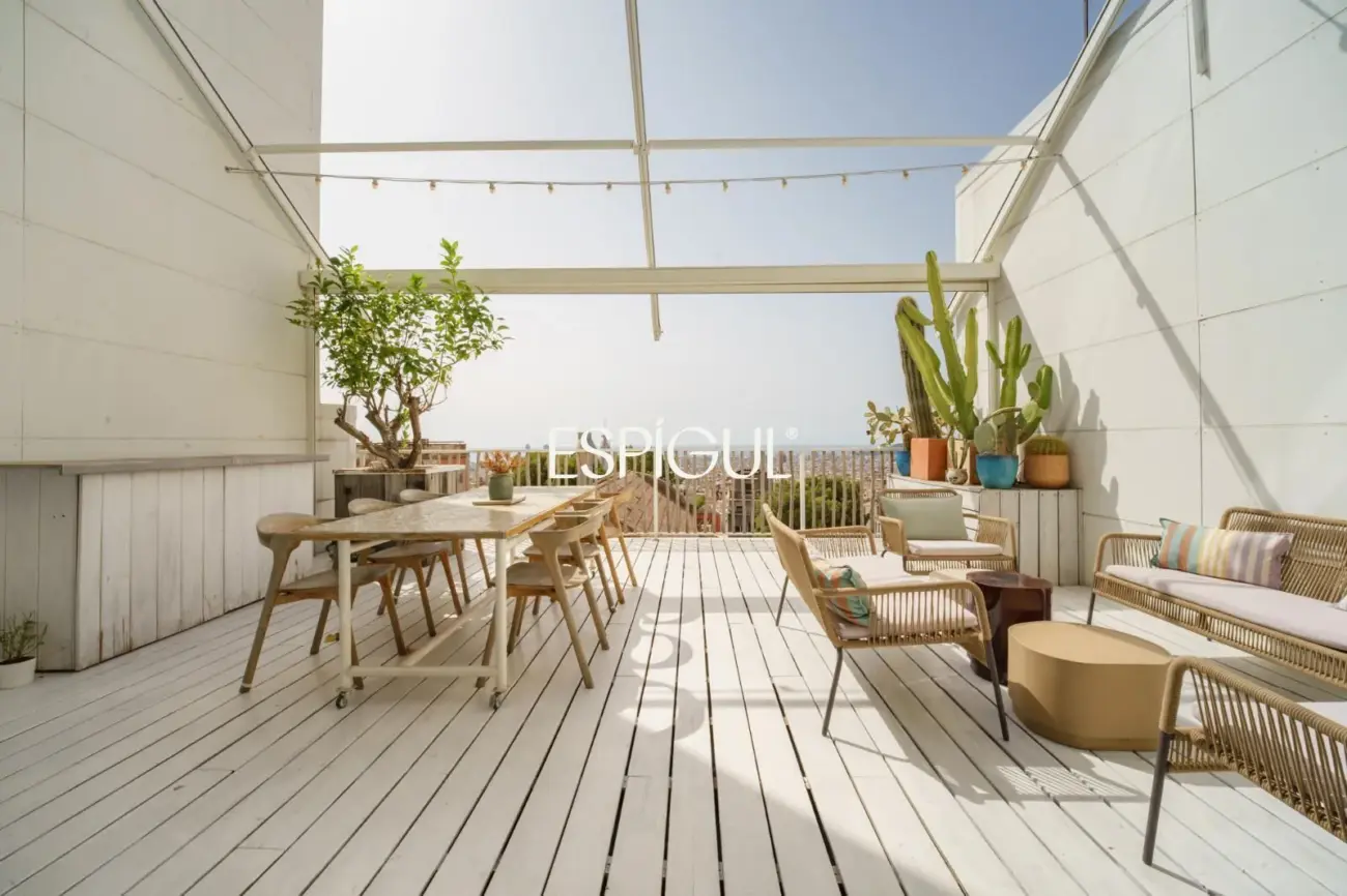 Excepcional residencia de diseñador con vistas a Barcelona y La Sagrada Família