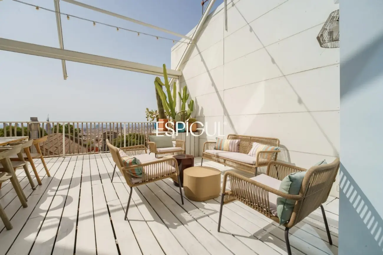 Excepcional residencia de diseñador con vistas a Barcelona y La Sagrada Família