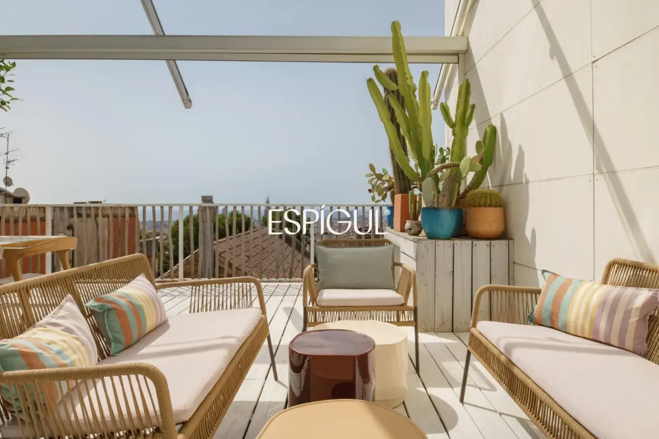 Excepcional residencia de diseñador con vistas a Barcelona y La Sagrada Família