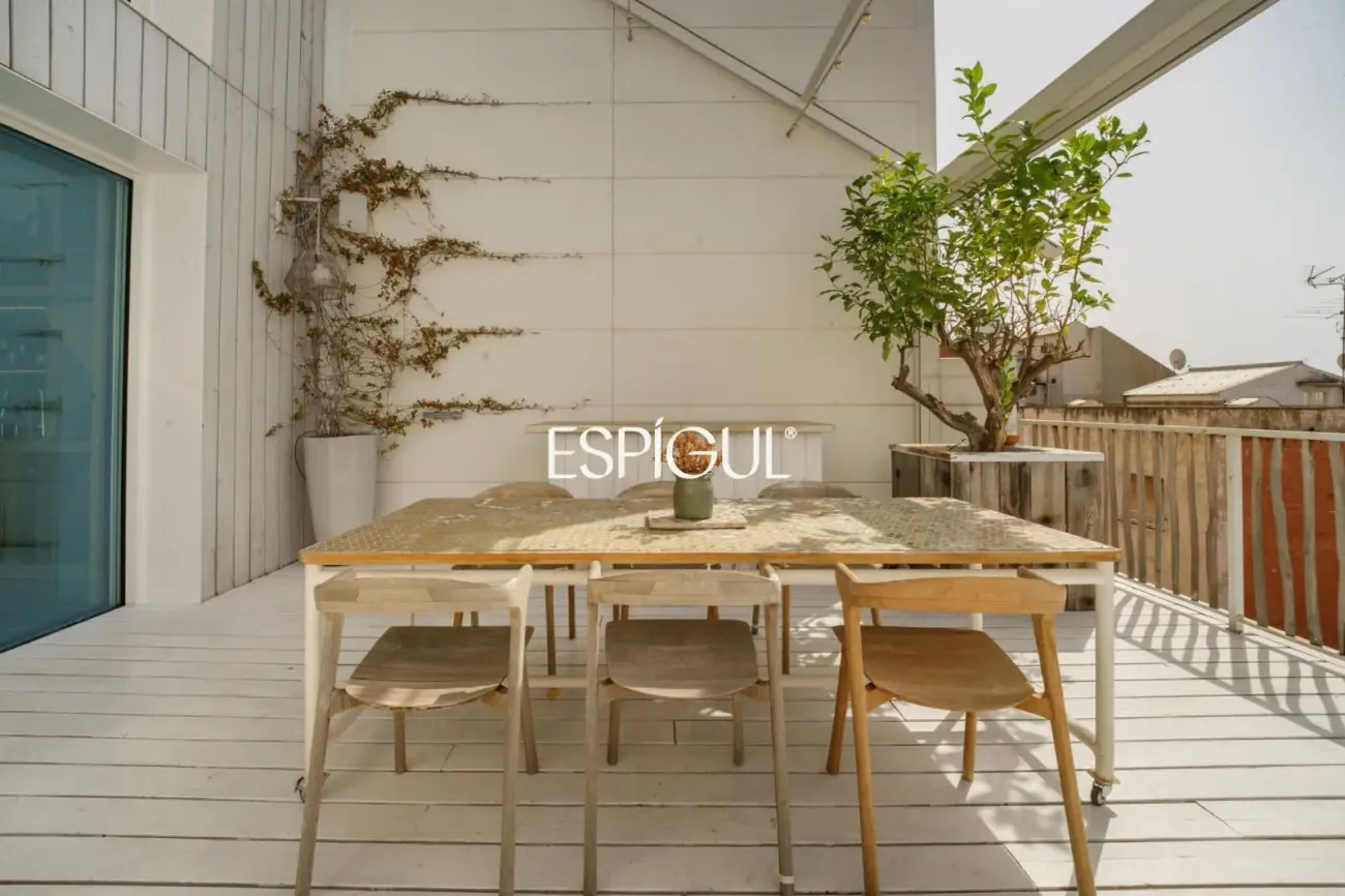 Excepcional residencia de diseñador con vistas a Barcelona y La Sagrada Família