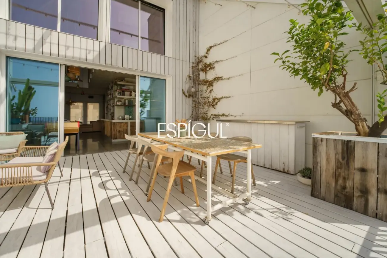 Excepcional residencia de diseñador con vistas a Barcelona y La Sagrada Família