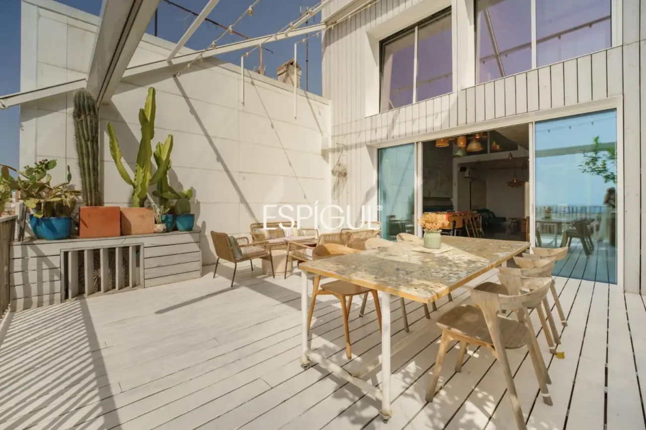 Excepcional residencia de diseñador con vistas a Barcelona y La Sagrada Família