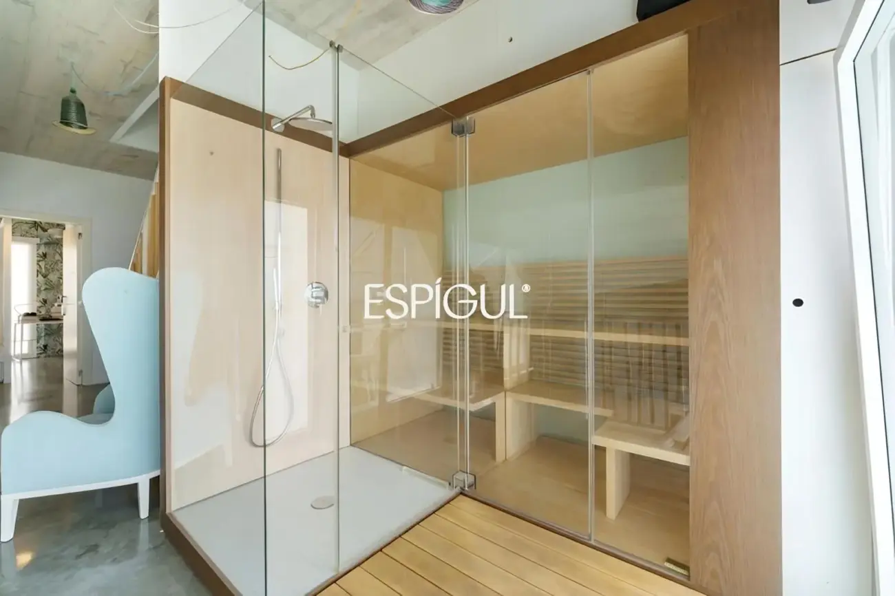 Excepcional residencia de diseñador con vistas a Barcelona y La Sagrada Família