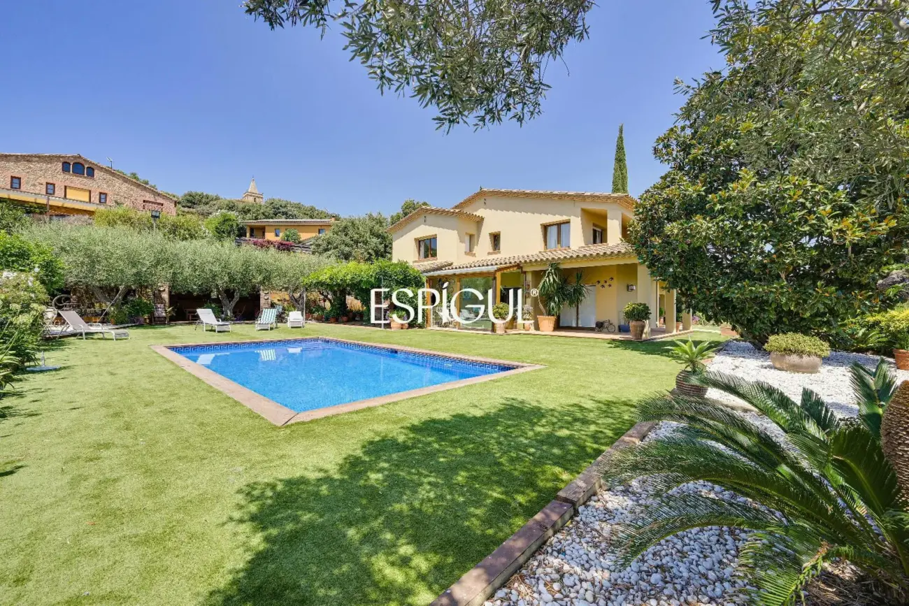 Exclusiva casa con piscina en Mont-ras