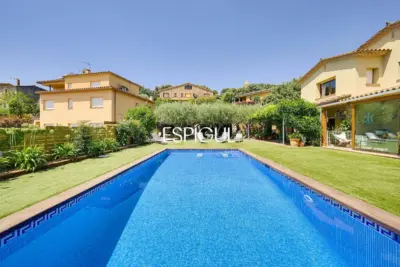 Exclusiva casa con piscina en Mont-ras