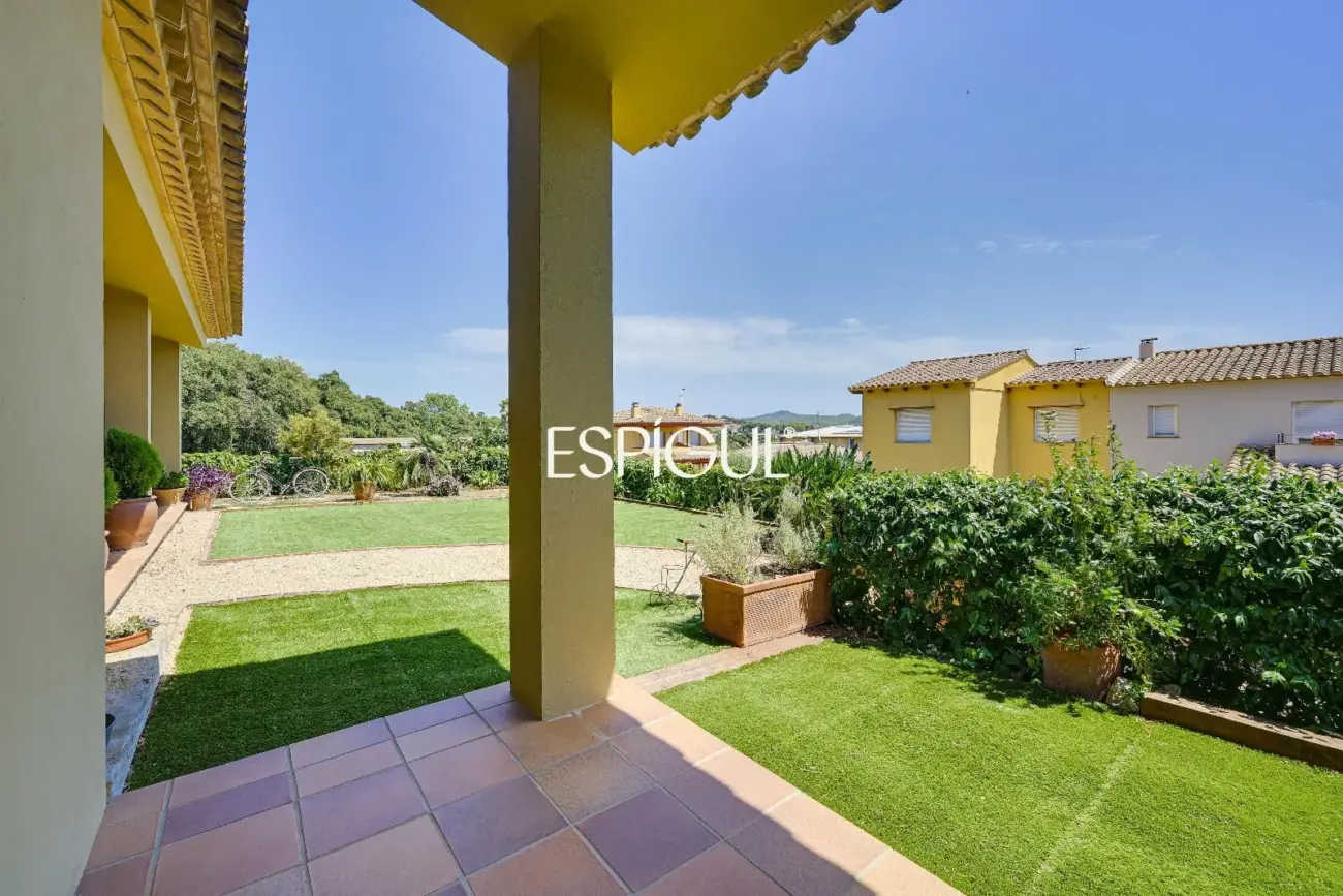 Exclusiva casa con piscina en Mont-ras