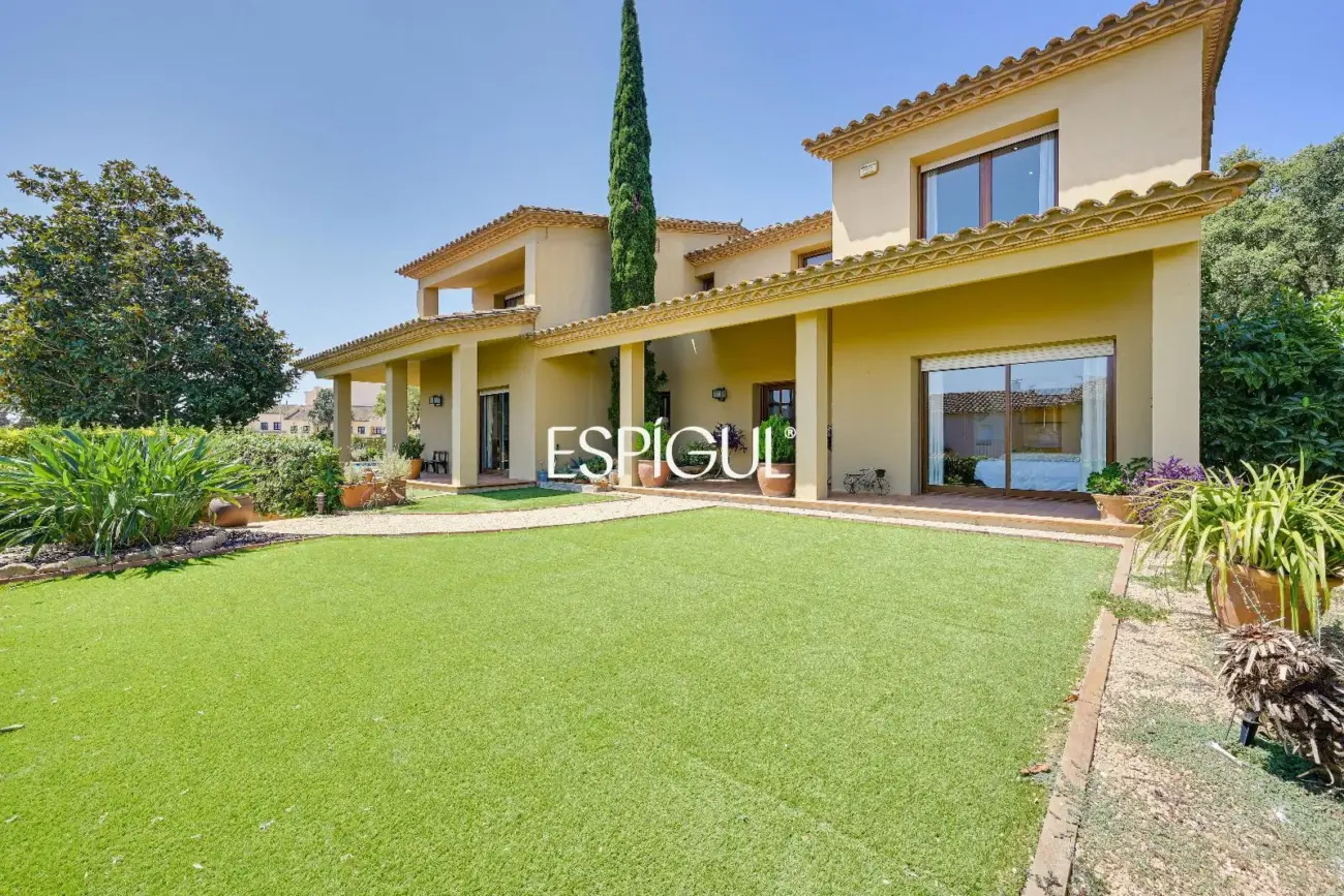 Exclusiva casa con piscina en Mont-ras