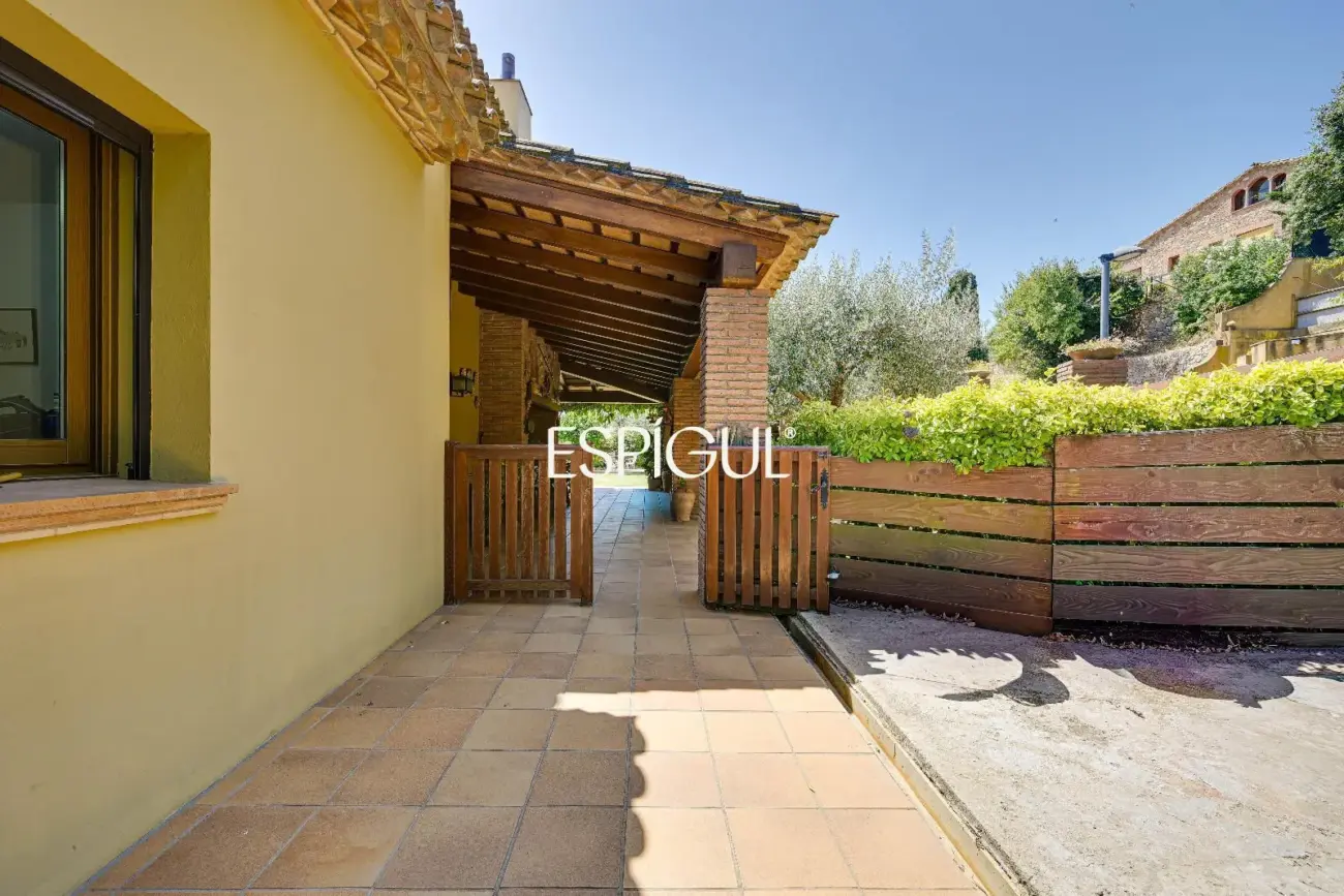 Exclusiva casa con piscina en Mont-ras