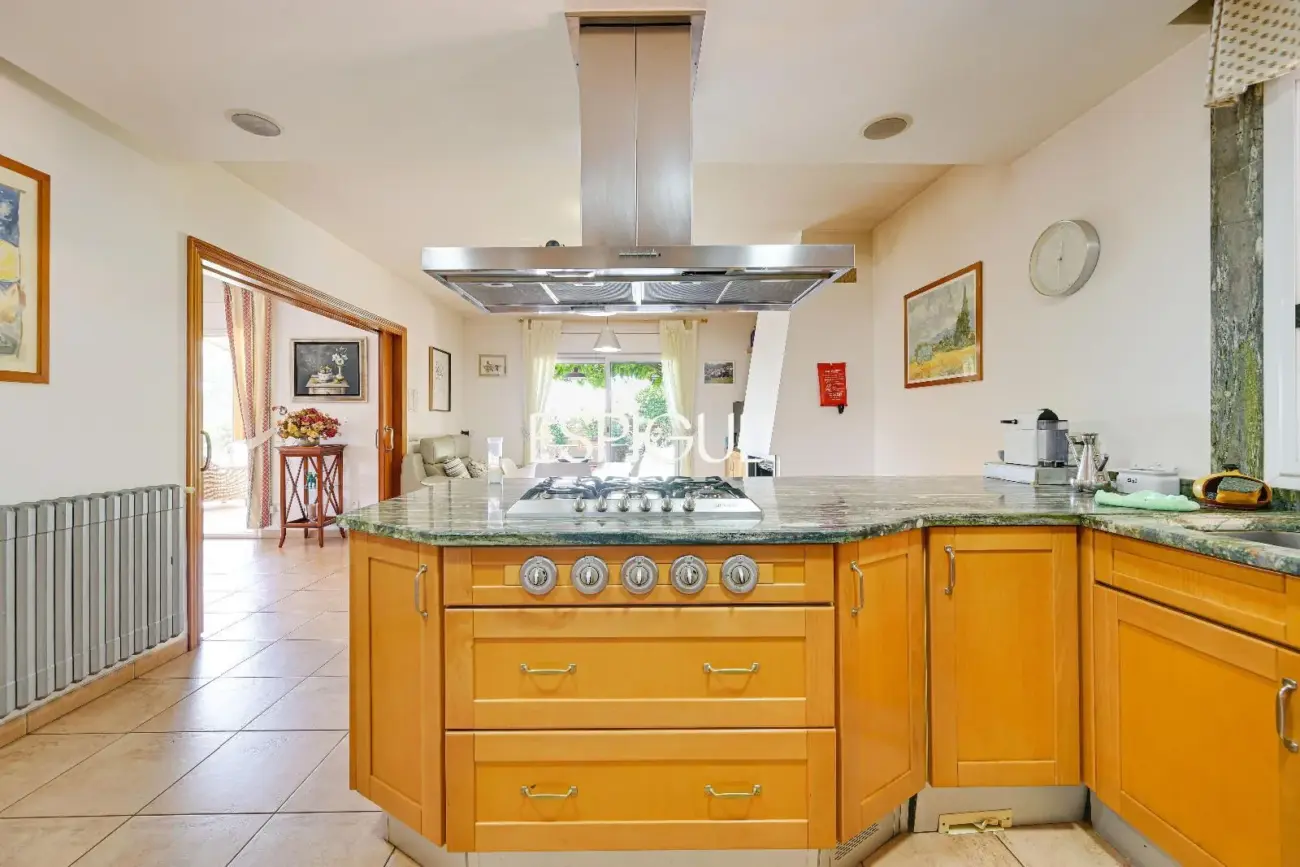 Exclusiva casa con piscina en Mont-ras