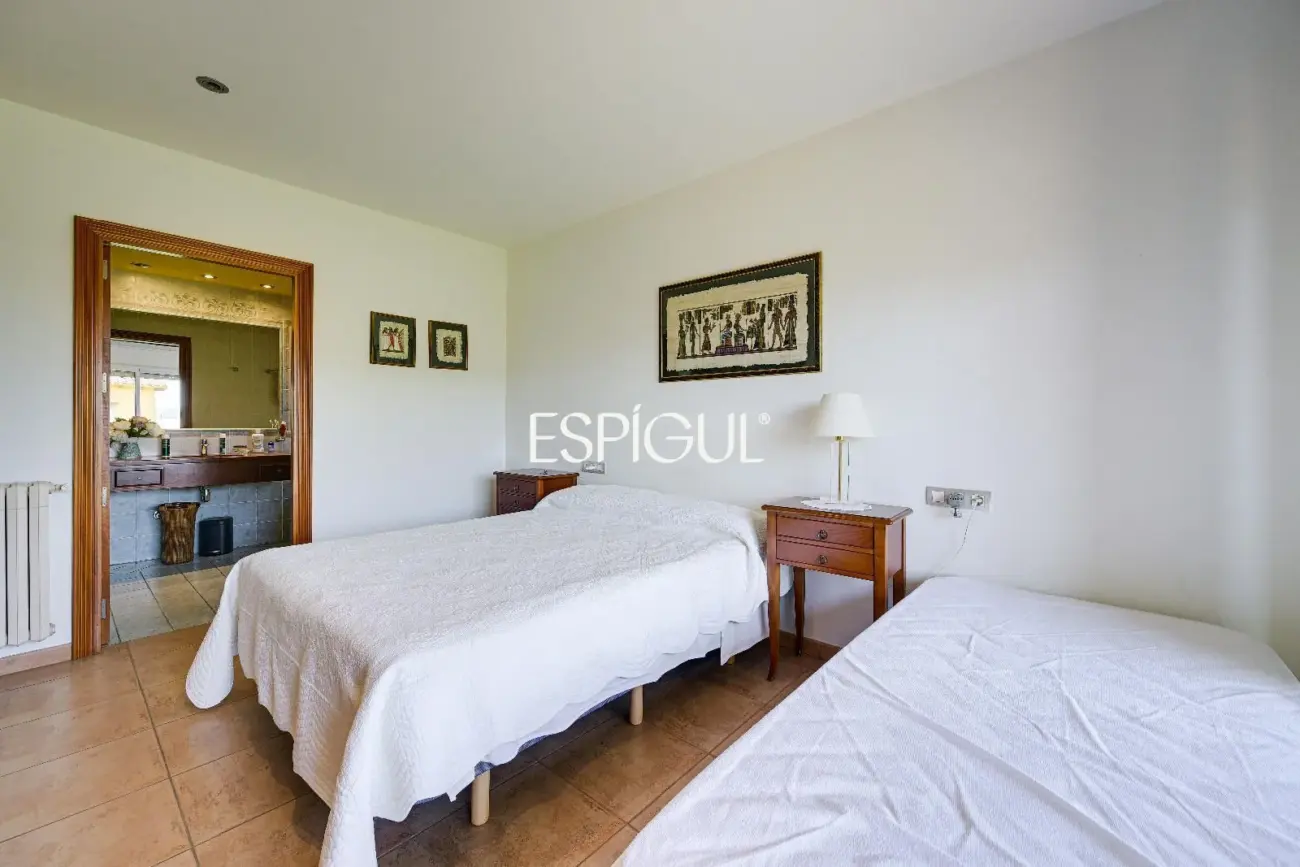 Exclusiva casa con piscina en Mont-ras