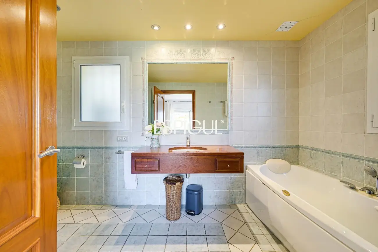 Exclusiva casa con piscina en Mont-ras