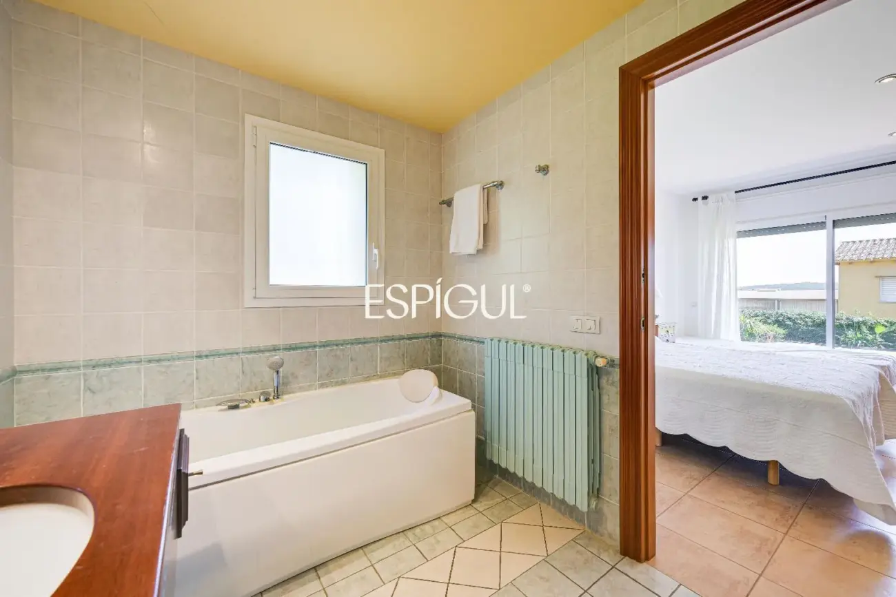Exclusiva casa con piscina en Mont-ras