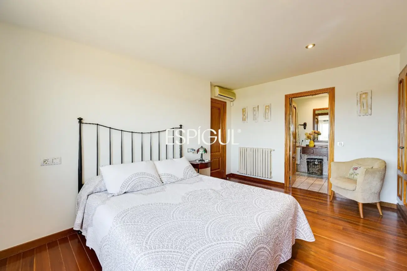 Exclusiva casa con piscina en Mont-ras