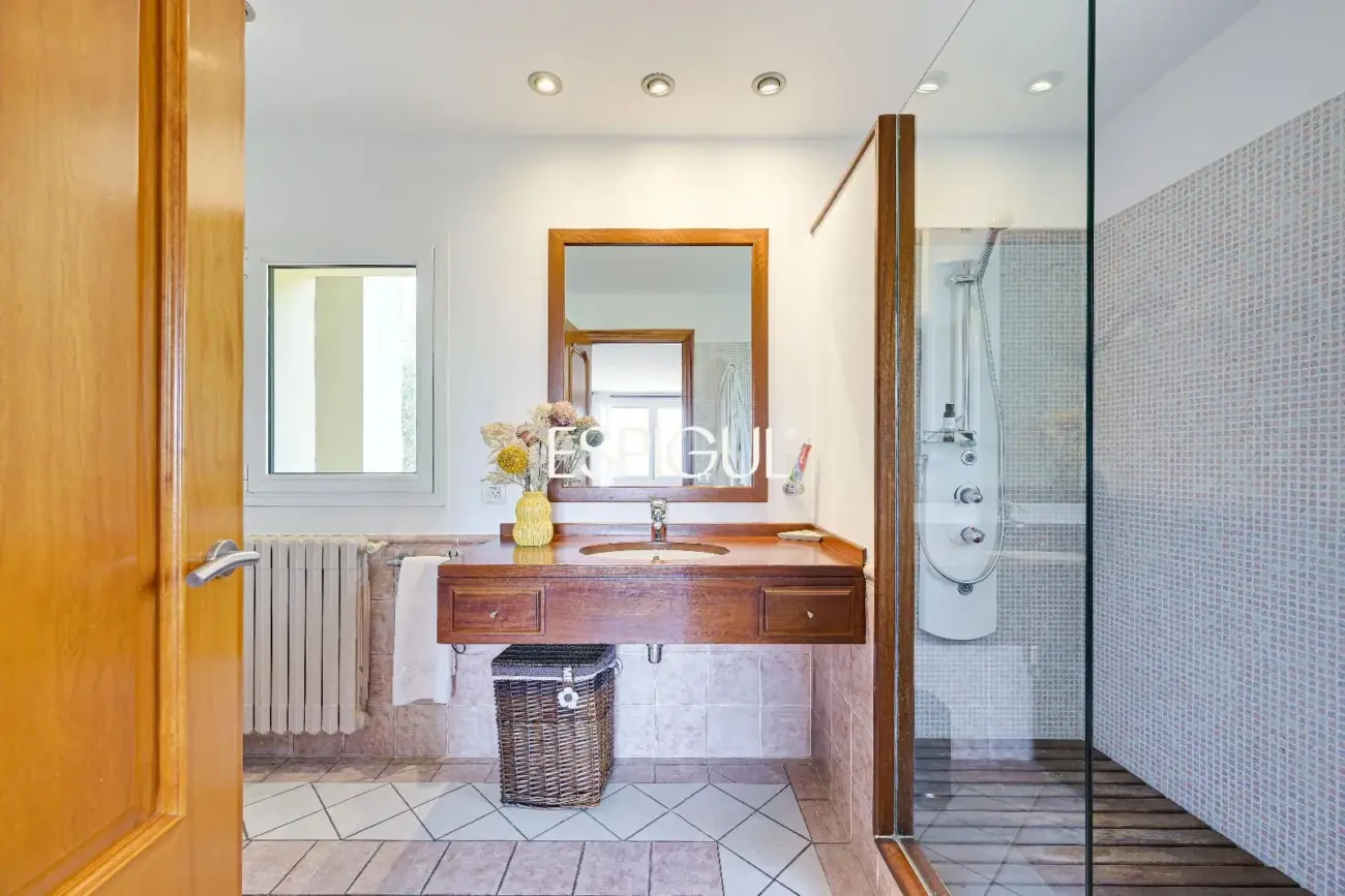 Exclusiva casa con piscina en Mont-ras