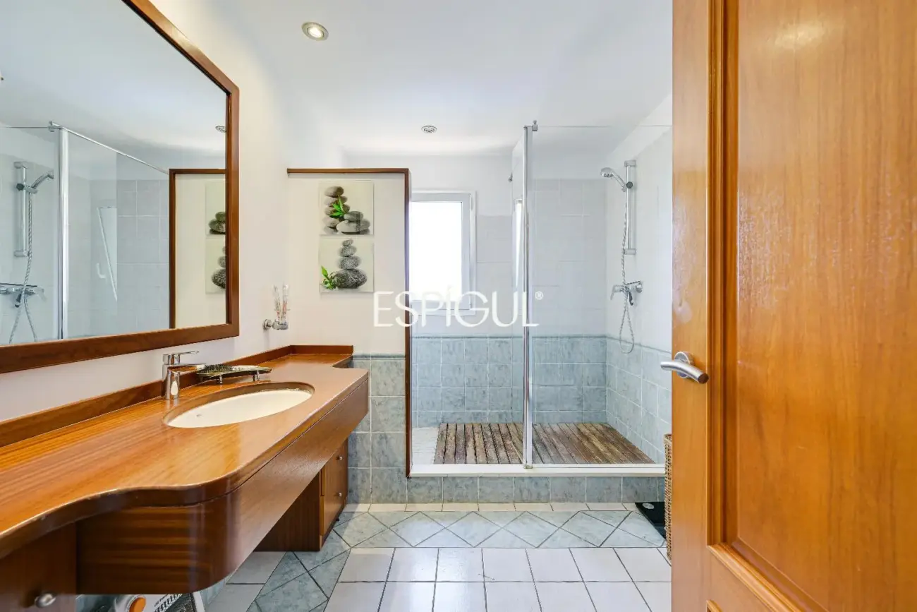 Exclusiva casa con piscina en Mont-ras