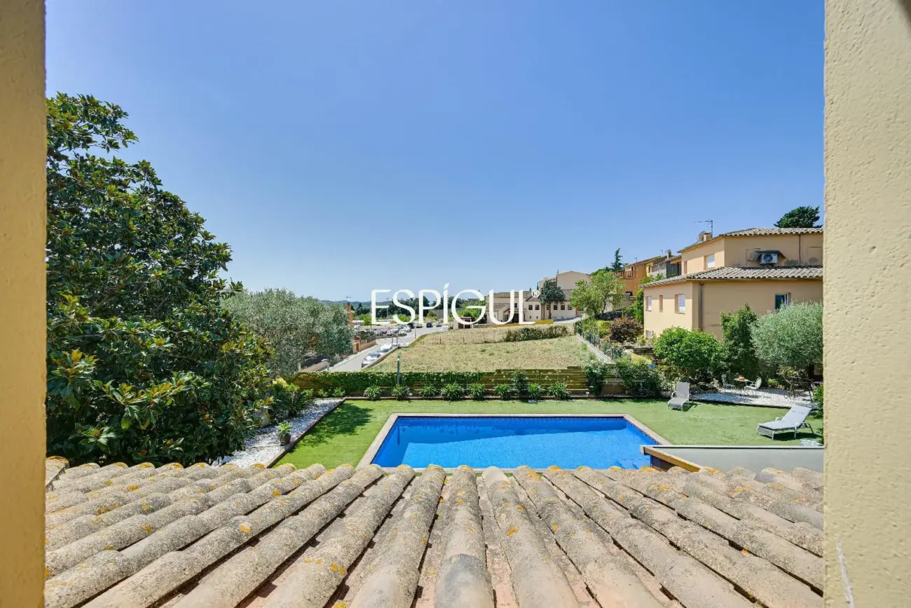 Exclusiva casa con piscina en Mont-ras