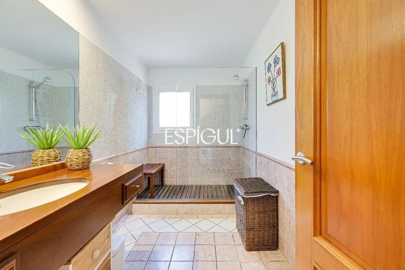 Exclusiva casa con piscina en Mont-ras