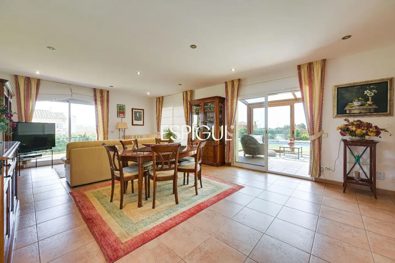 Exclusiva casa con piscina en Mont-ras