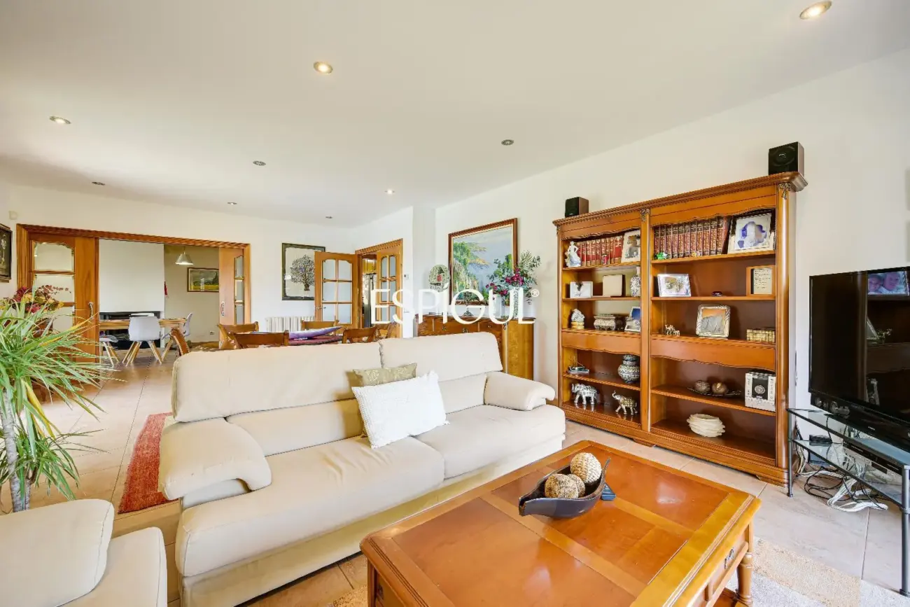 Exclusiva casa con piscina en Mont-ras