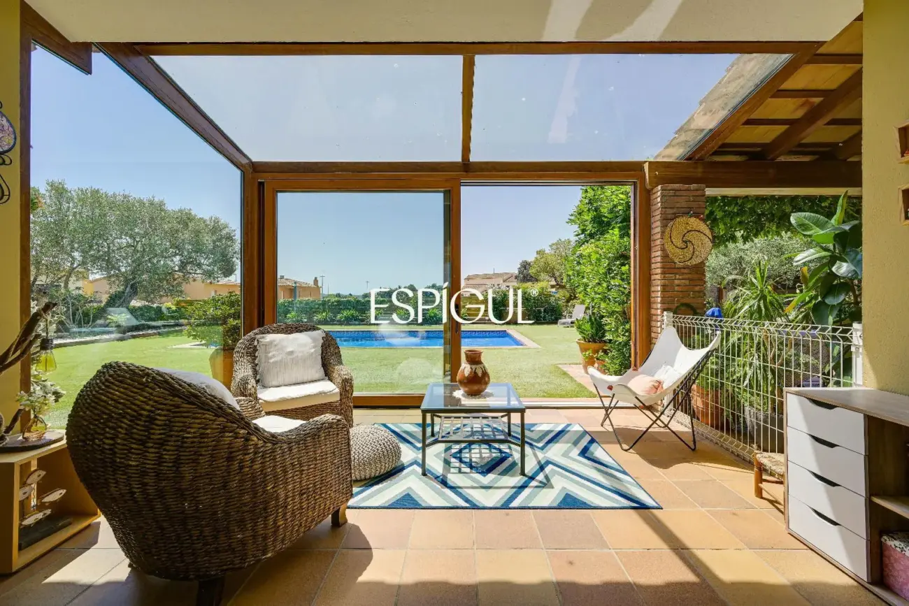 Exclusiva casa con piscina en Mont-ras