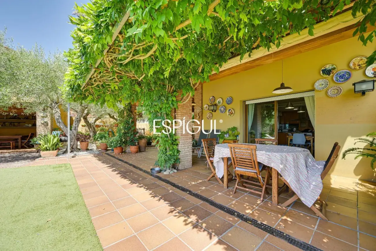 Exclusiva casa con piscina en Mont-ras