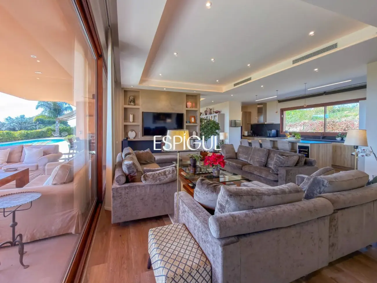 Exclusiva residencia contemporánea con vistas al mar en Sant Vicenç de Montalt
