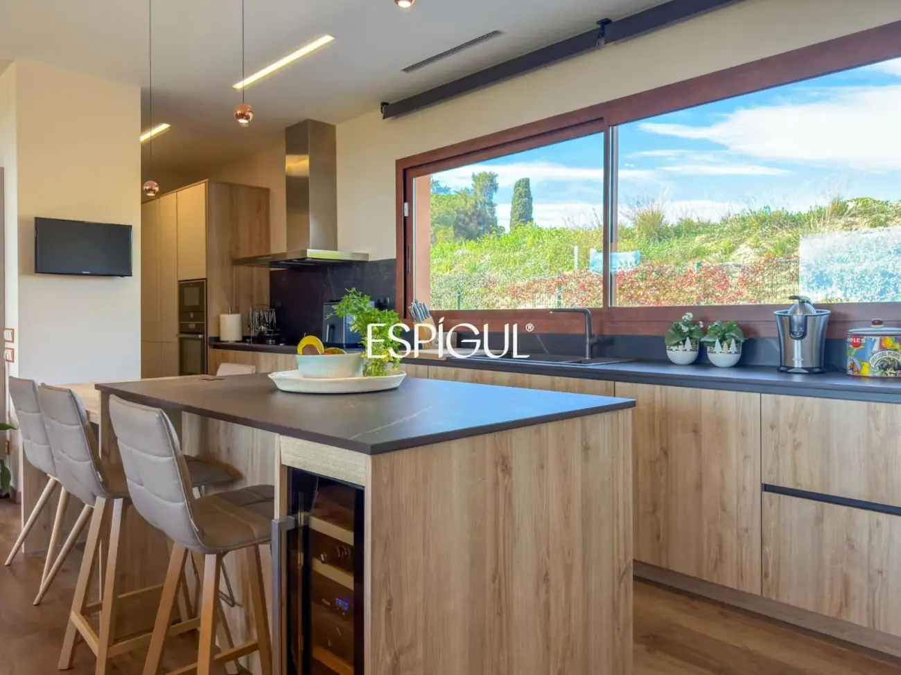 Exclusiva residencia contemporánea con vistas al mar en Sant Vicenç de Montalt