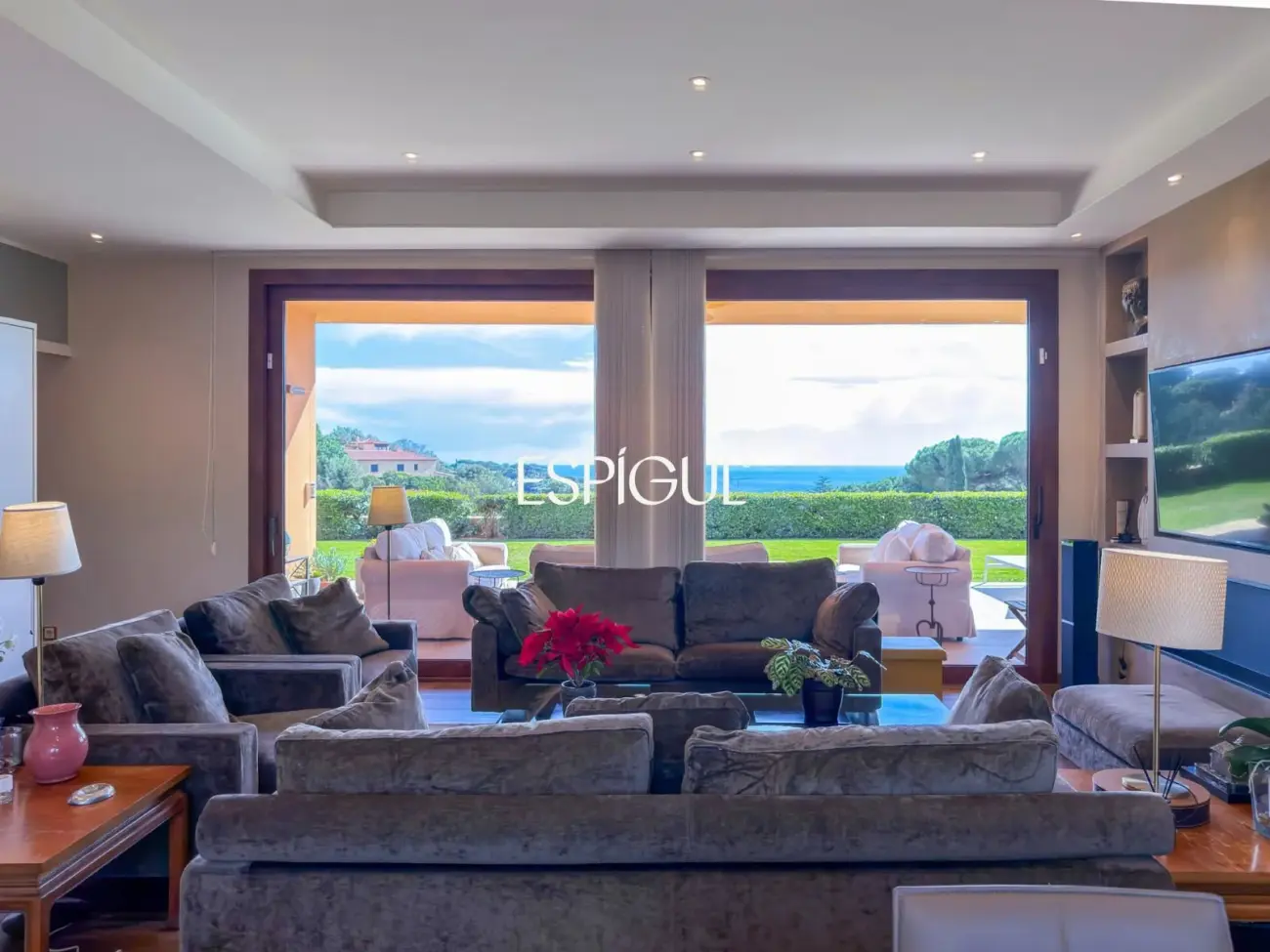 Exclusiva residencia contemporánea con vistas al mar en Sant Vicenç de Montalt