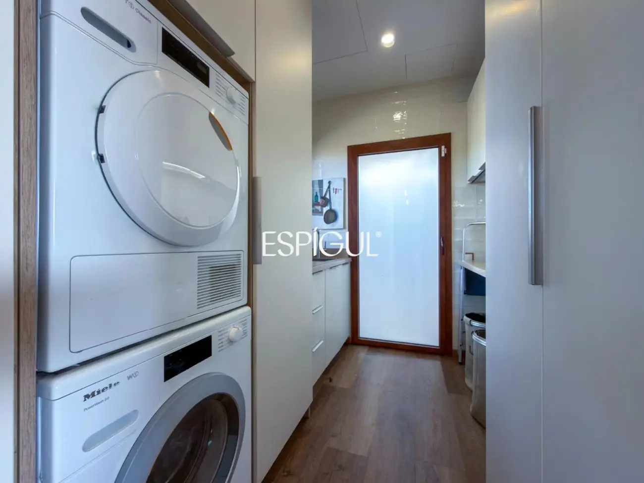 Exclusiva residencia contemporánea con vistas al mar en Sant Vicenç de Montalt