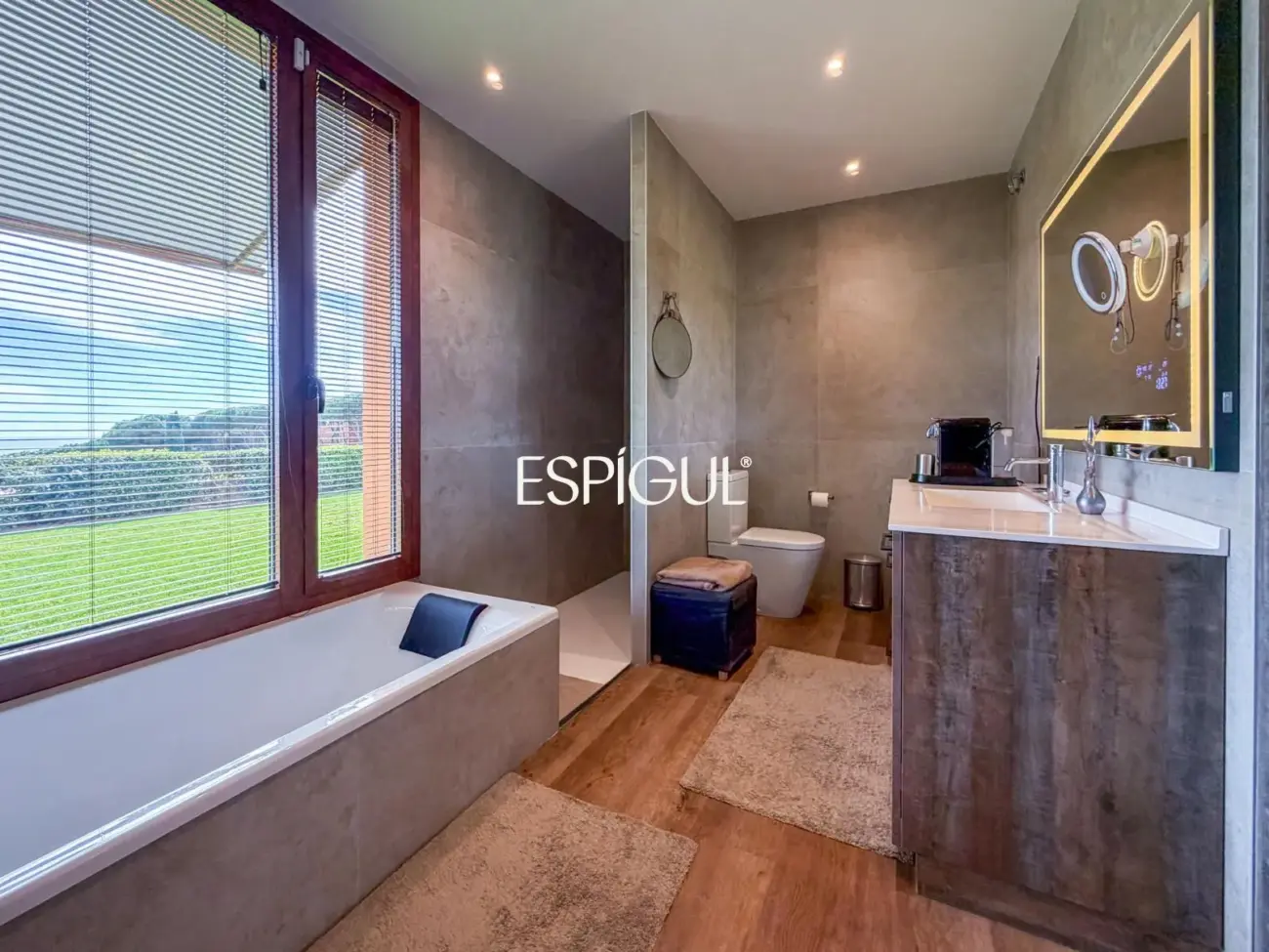 Exclusiva residencia contemporánea con vistas al mar en Sant Vicenç de Montalt
