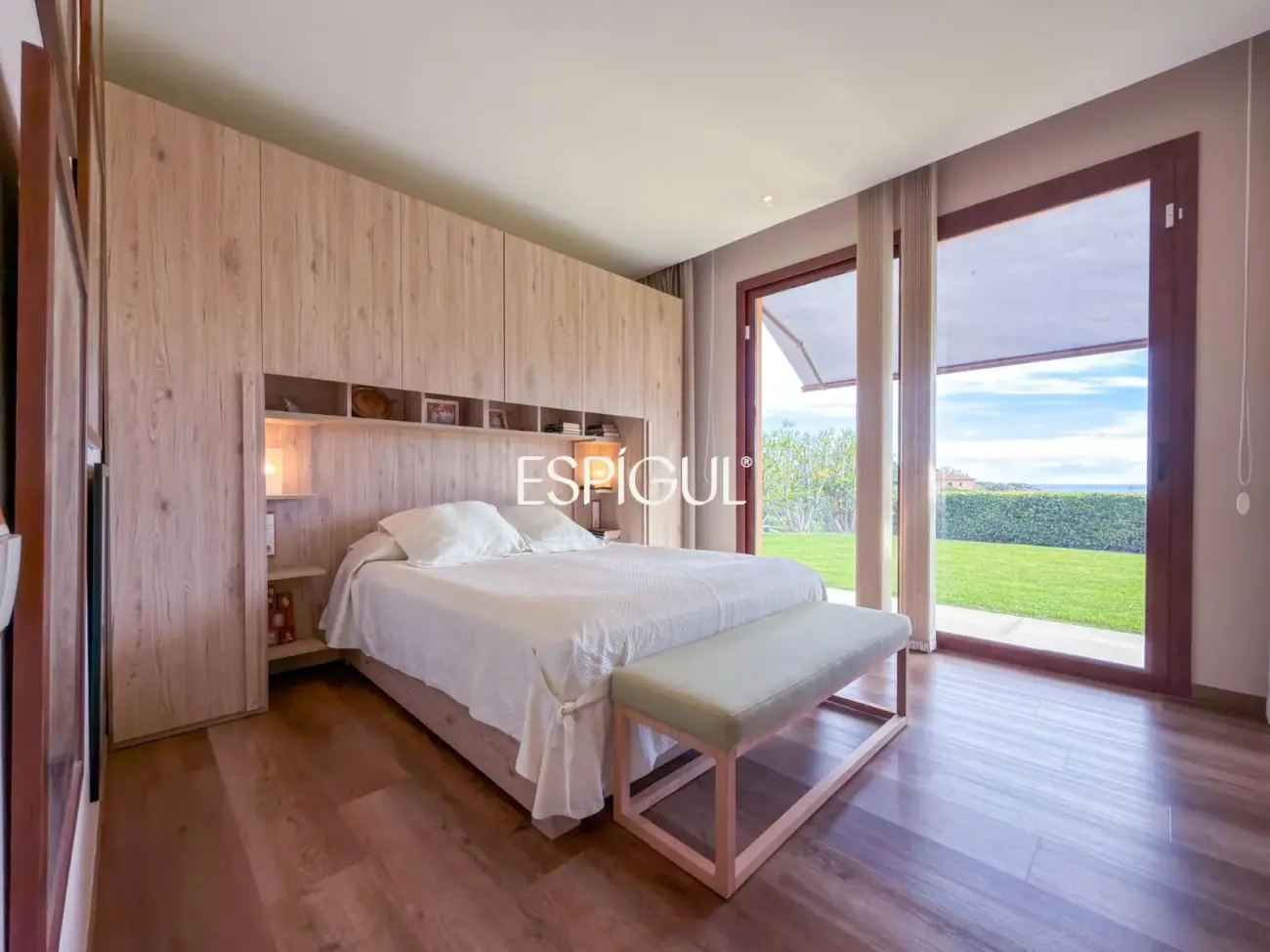 Exclusiva residencia contemporánea con vistas al mar en Sant Vicenç de Montalt