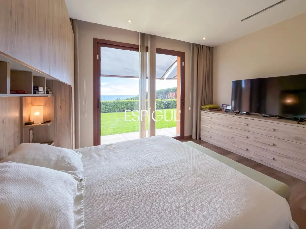 Exclusiva residencia contemporánea con vistas al mar en Sant Vicenç de Montalt