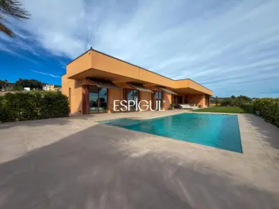 Exclusiva residencia contemporánea con vistas al mar en Sant Vicenç de Montalt
