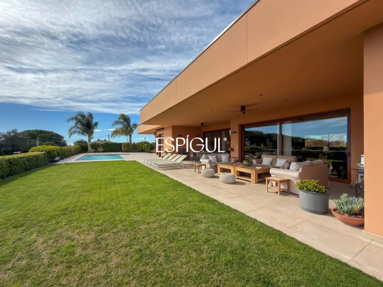 Exclusiva residencia contemporánea con vistas al mar en Sant Vicenç de Montalt