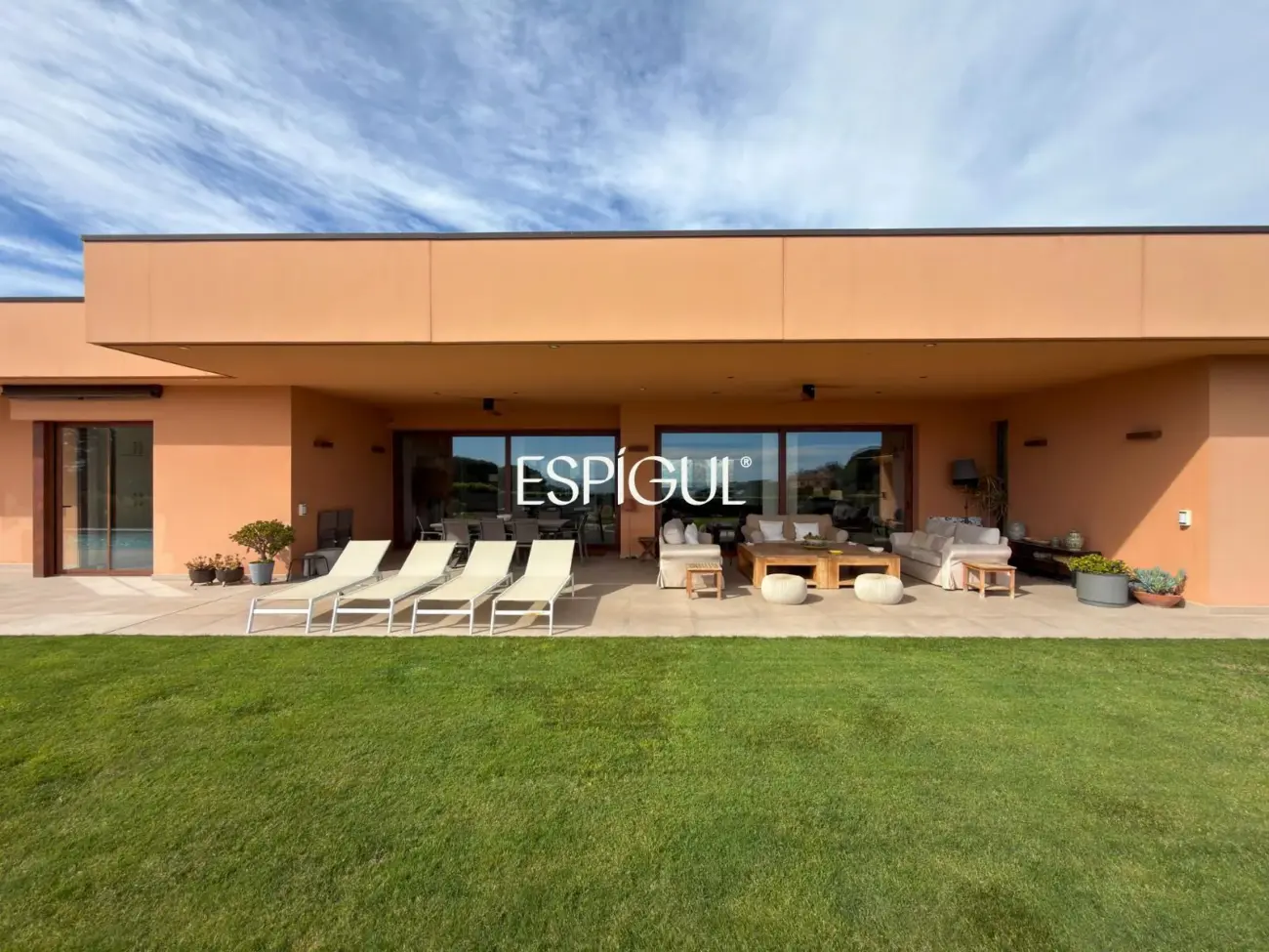Exclusiva residencia contemporánea con vistas al mar en Sant Vicenç de Montalt