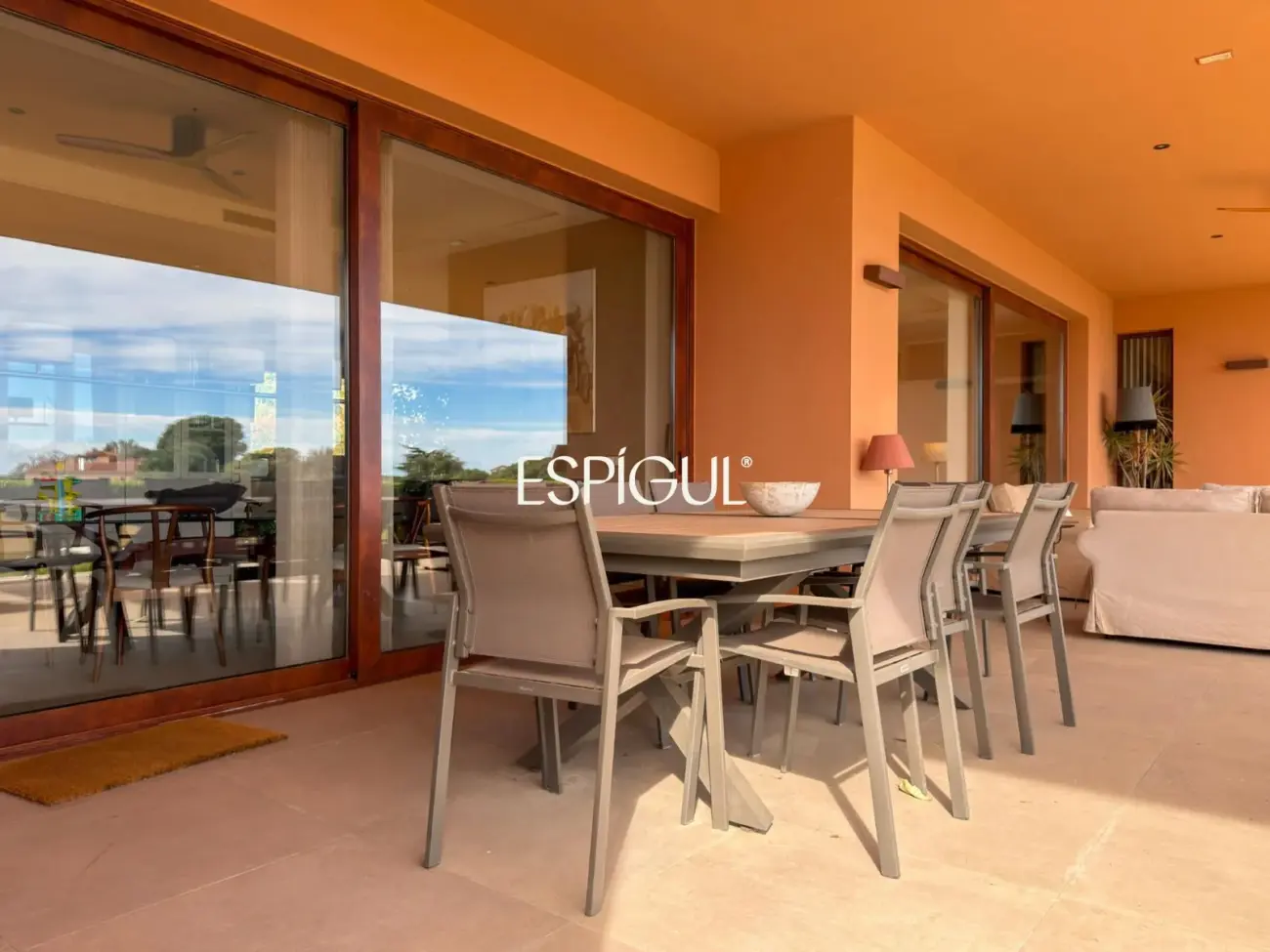 Exclusiva residencia contemporánea con vistas al mar en Sant Vicenç de Montalt