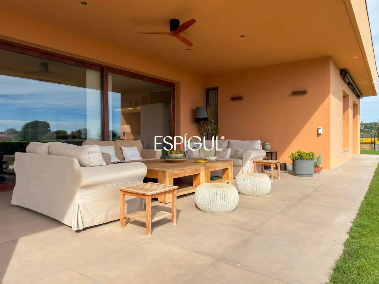 Exclusiva residencia contemporánea con vistas al mar en Sant Vicenç de Montalt