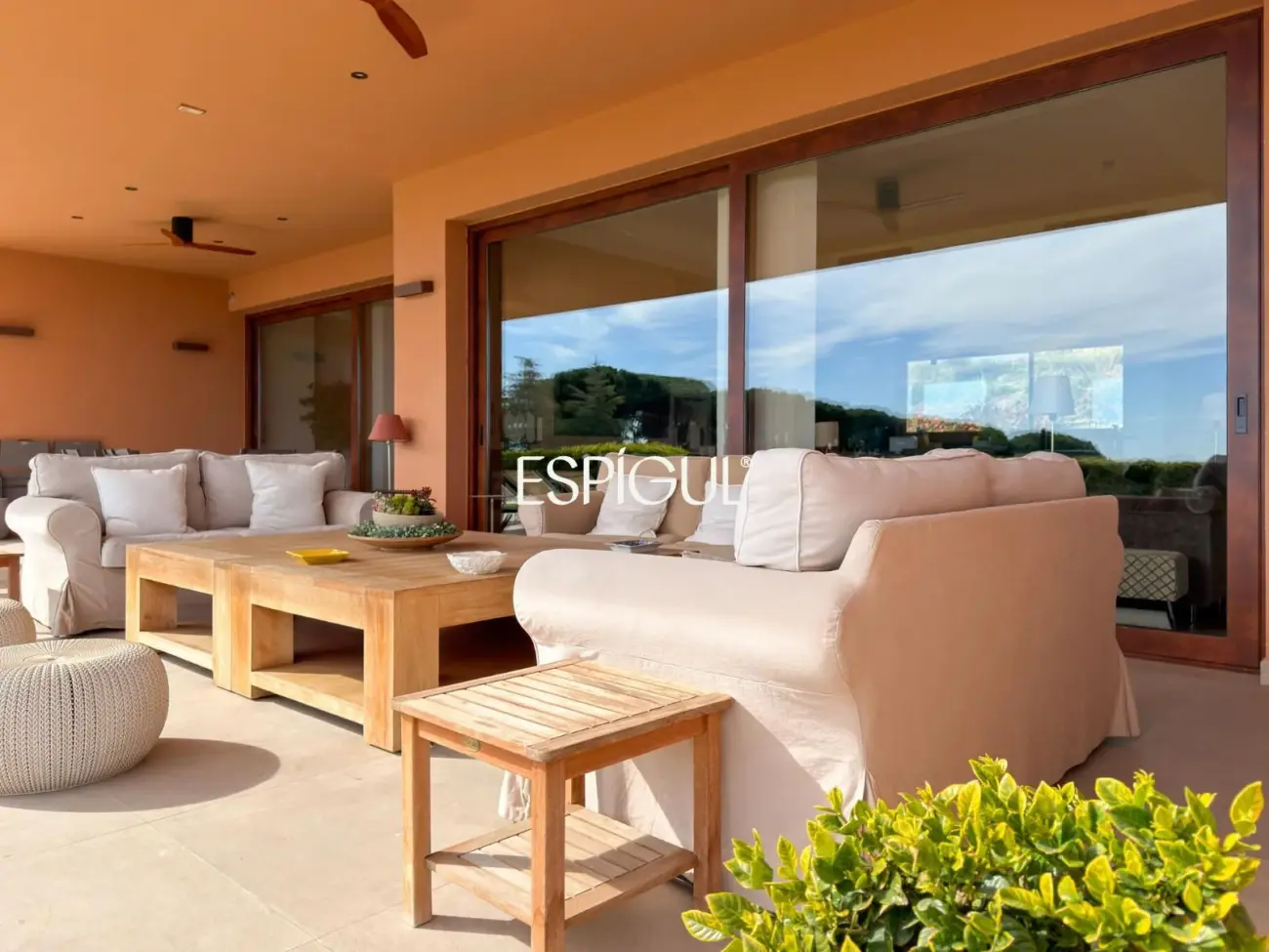 Exclusiva residencia contemporánea con vistas al mar en Sant Vicenç de Montalt