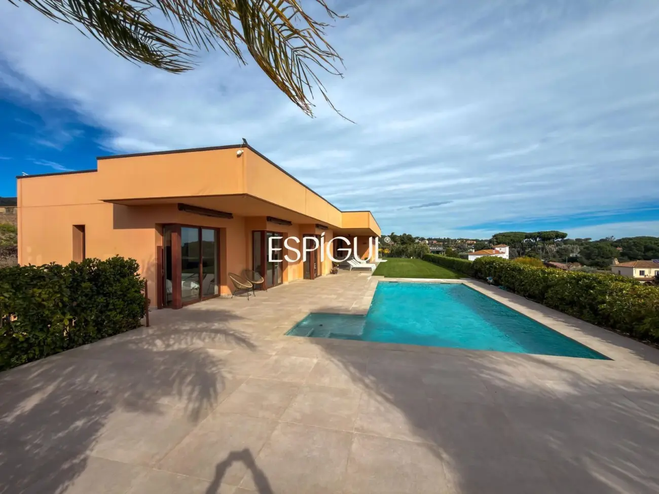 Exclusiva residencia contemporánea con vistas al mar en Sant Vicenç de Montalt