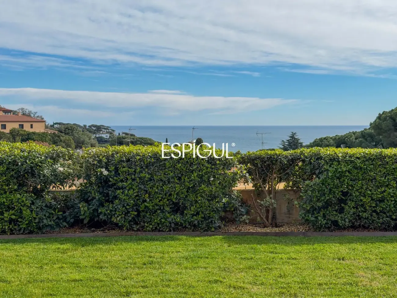 Exclusiva residencia contemporánea con vistas al mar en Sant Vicenç de Montalt