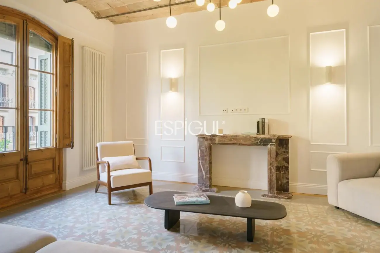Exclusiva vivienda rehabilitada de 228 m² en finca regia con elementos originales
