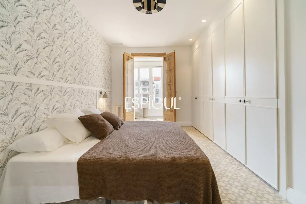 Exclusiva vivienda rehabilitada de 228 m² en finca regia con elementos originales