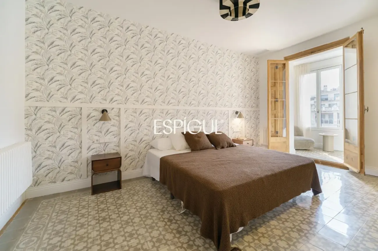 Exclusiva vivienda rehabilitada de 228 m² en finca regia con elementos originales