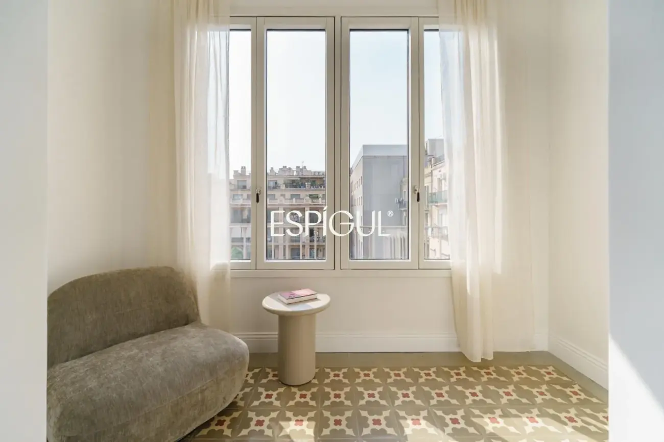 Exclusiva vivienda rehabilitada de 228 m² en finca regia con elementos originales