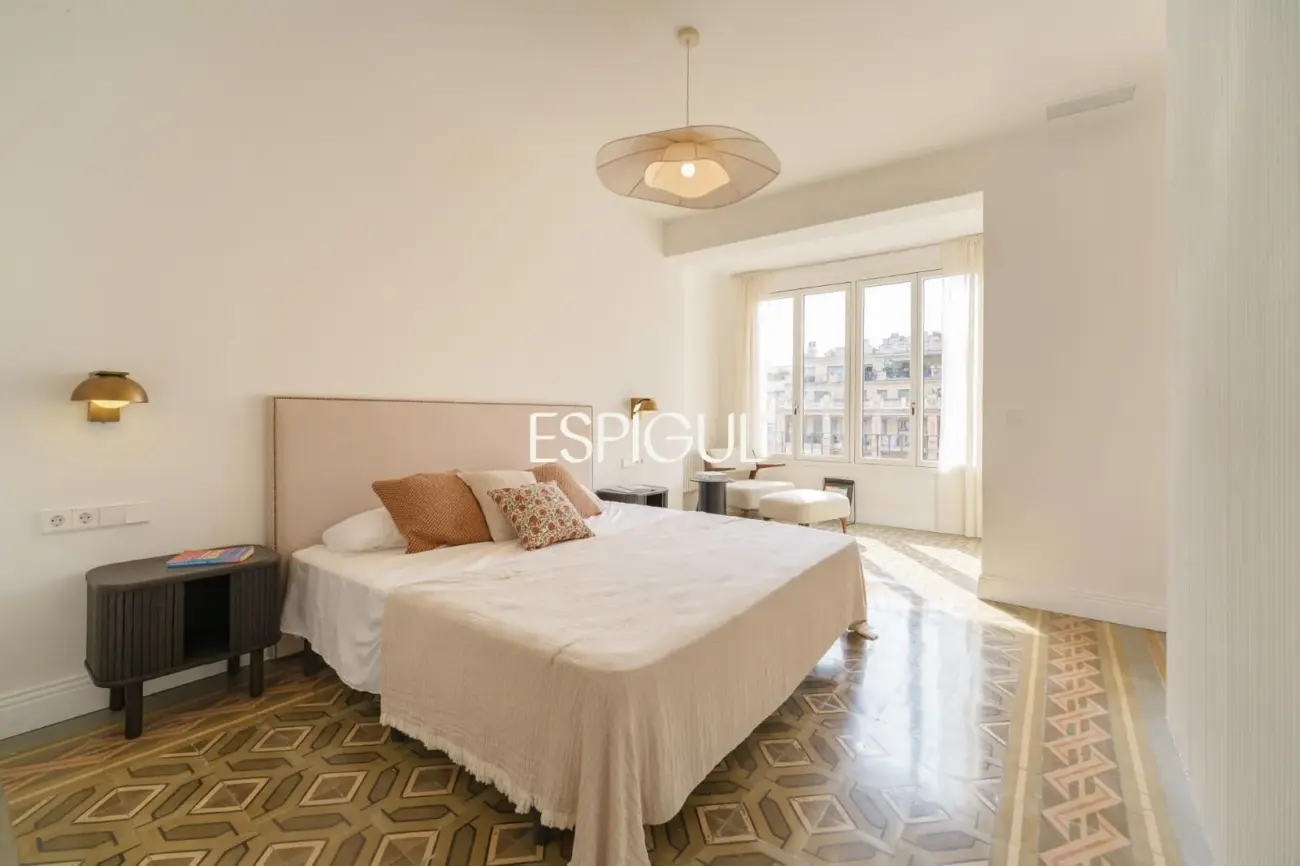Exclusiva vivienda rehabilitada de 228 m² en finca regia con elementos originales