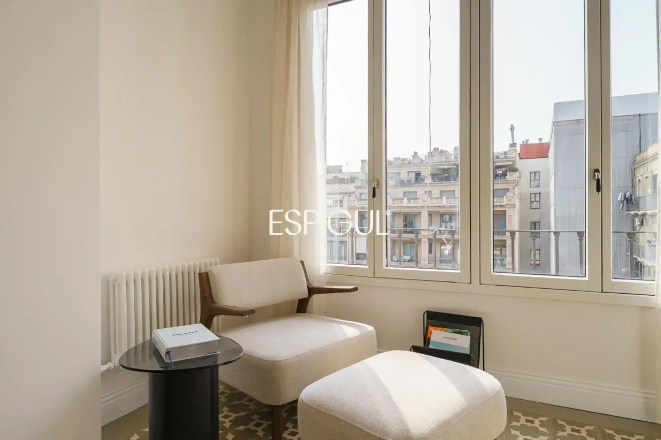 Exclusiva vivienda rehabilitada de 228 m² en finca regia con elementos originales