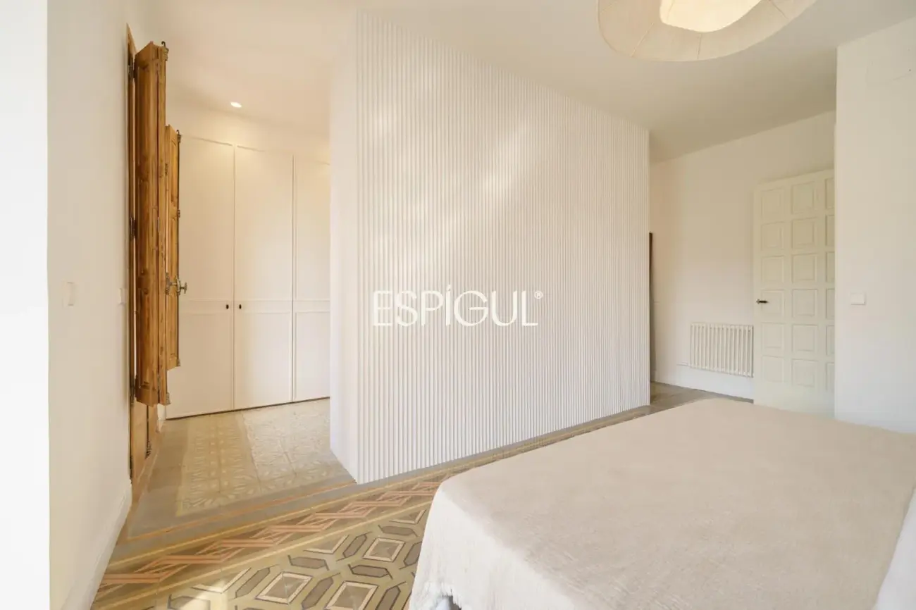 Exclusiva vivienda rehabilitada de 228 m² en finca regia con elementos originales