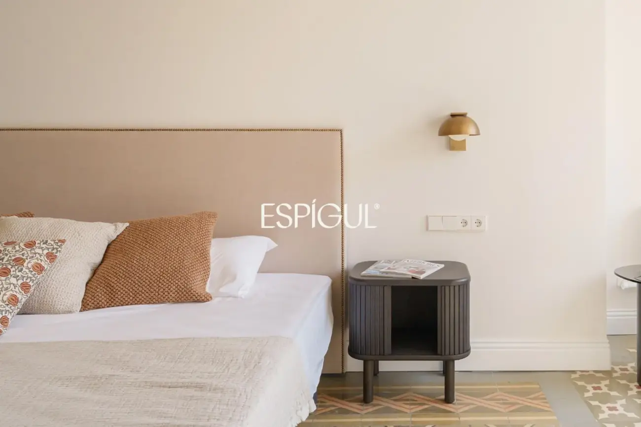 Exclusiva vivienda rehabilitada de 228 m² en finca regia con elementos originales