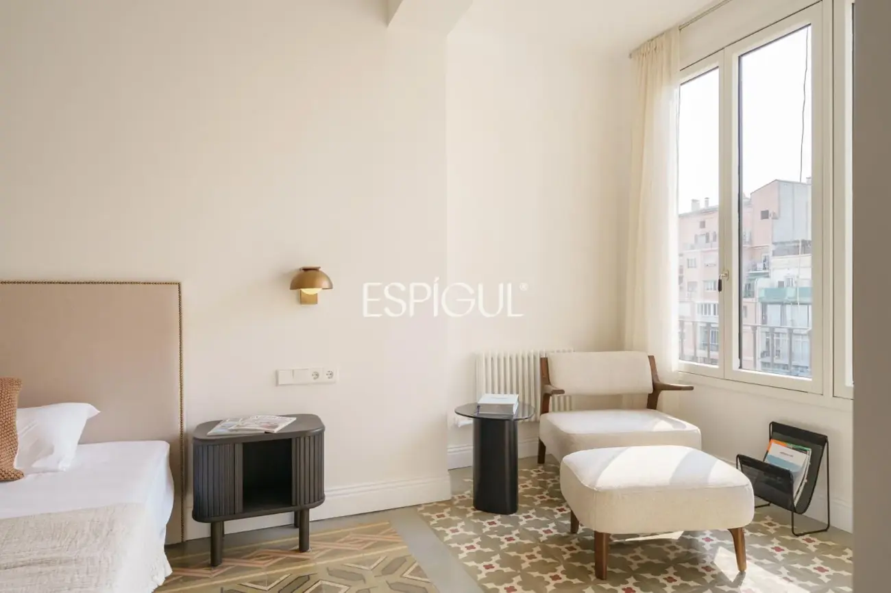 Exclusiva vivienda rehabilitada de 228 m² en finca regia con elementos originales