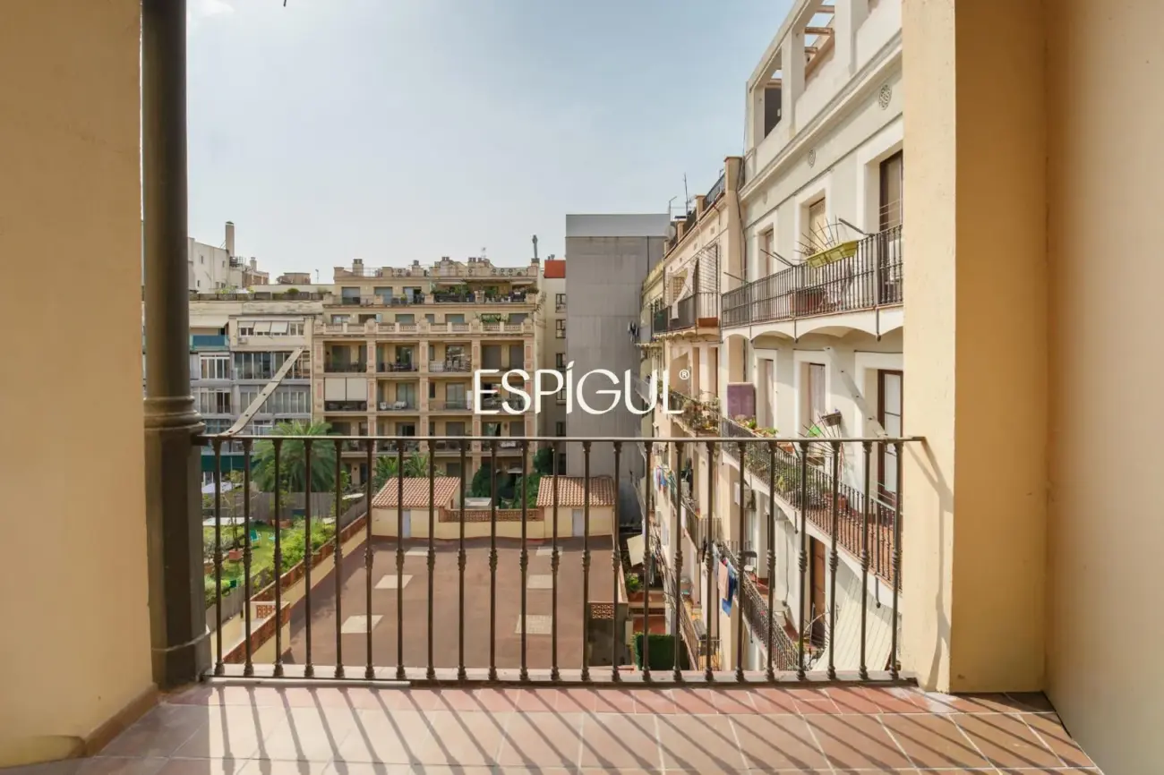Exclusiva vivienda rehabilitada de 228 m² en finca regia con elementos originales